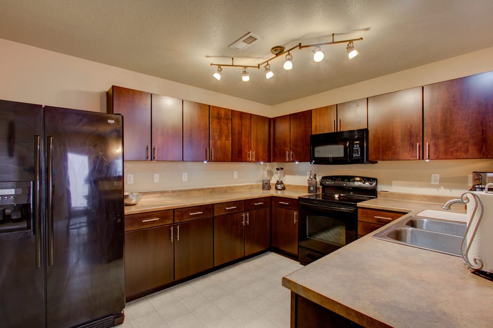 Fully stocked kitchen to cook as much or as little as you like