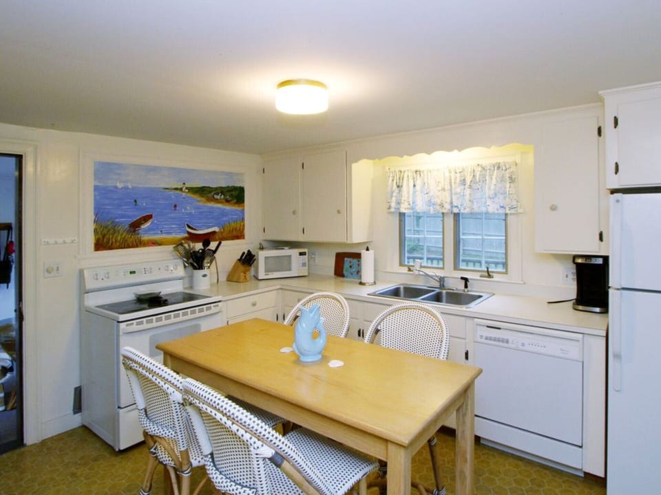 Fully Stocked kitchen for all your cooking and entertaining needs.