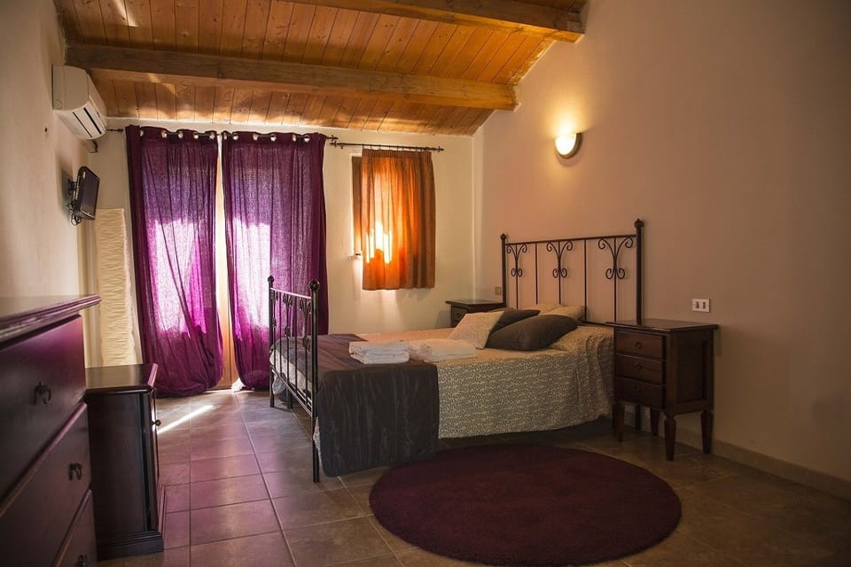 Superior Room | Hypo-allergenic bedding available, cribs (surcharge), bed sheets