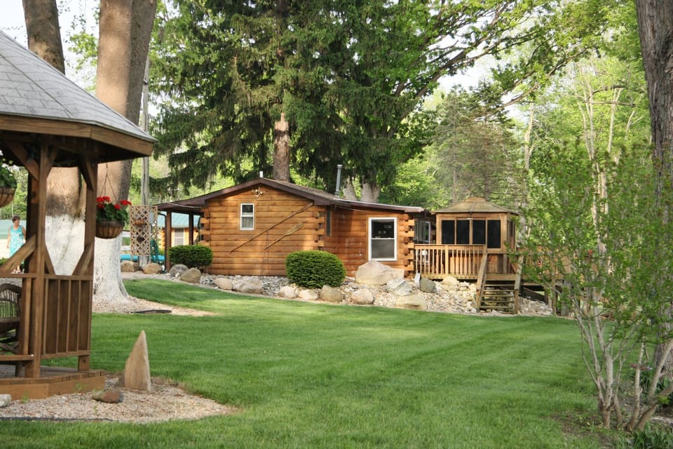 This is the Shitake cabin . Romantic cabin for two with Outdoor enclosed hot Tub