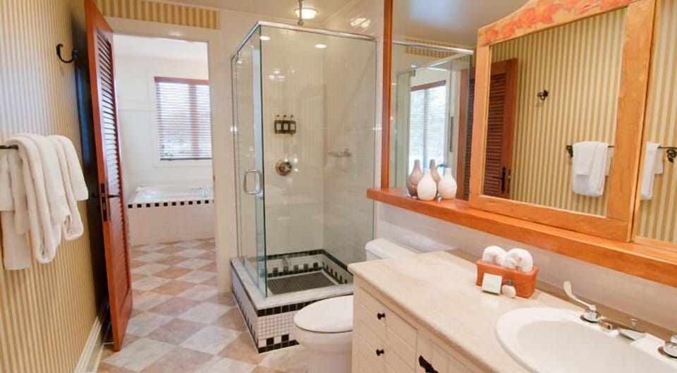 Luxury bathrooms (2)