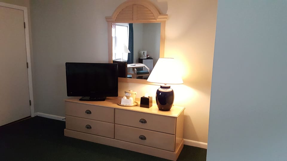 2 Queen | Iron/ironing board, WiFi (free), bed sheets