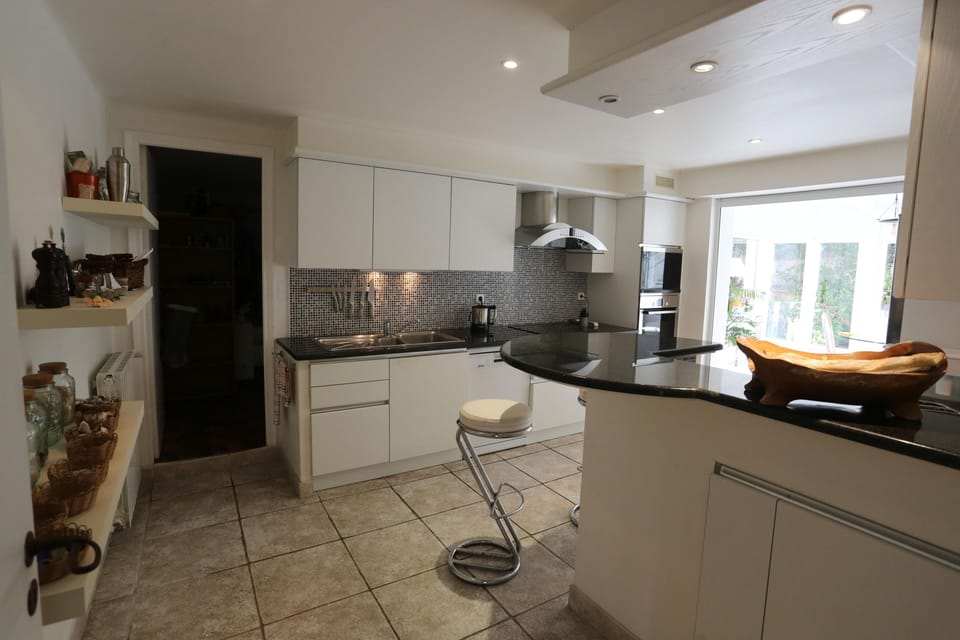Th kitchen as seen when coming from the living room