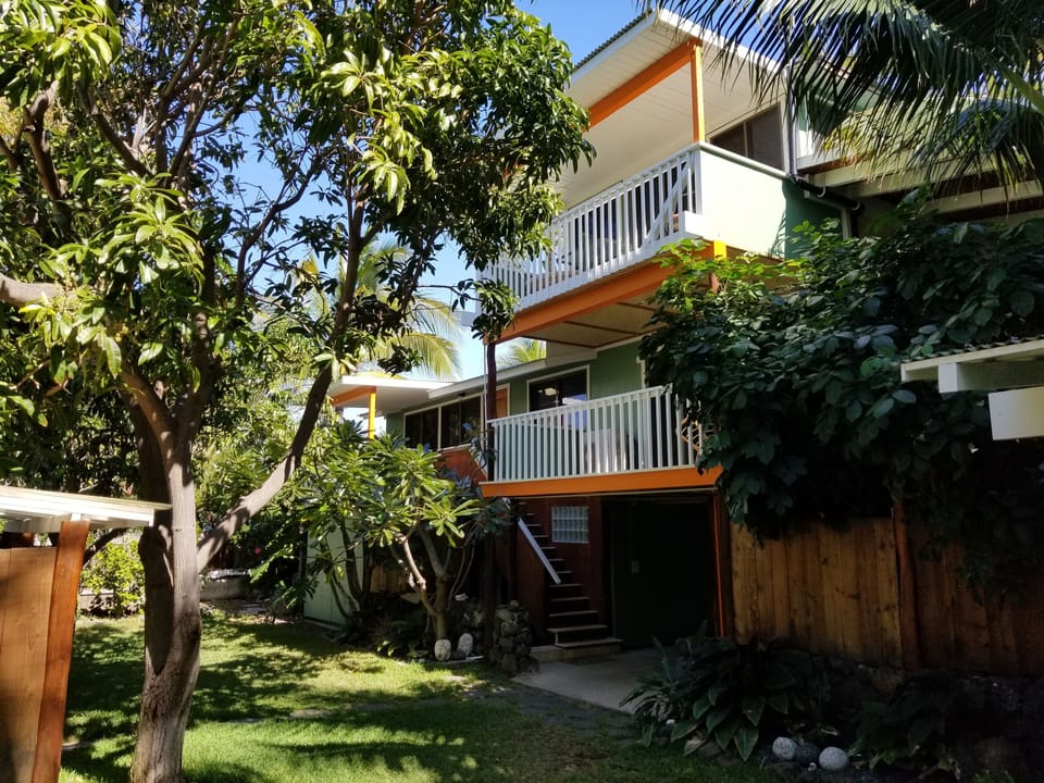 Mango Hale entrance