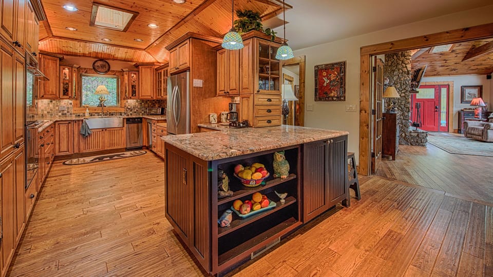 Full kitchen view.