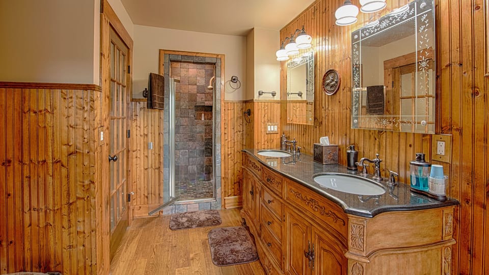 Master Suite Bath.