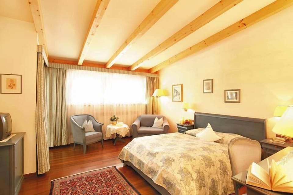 Superior Double Room | In-room safe, desk, free WiFi, bed sheets