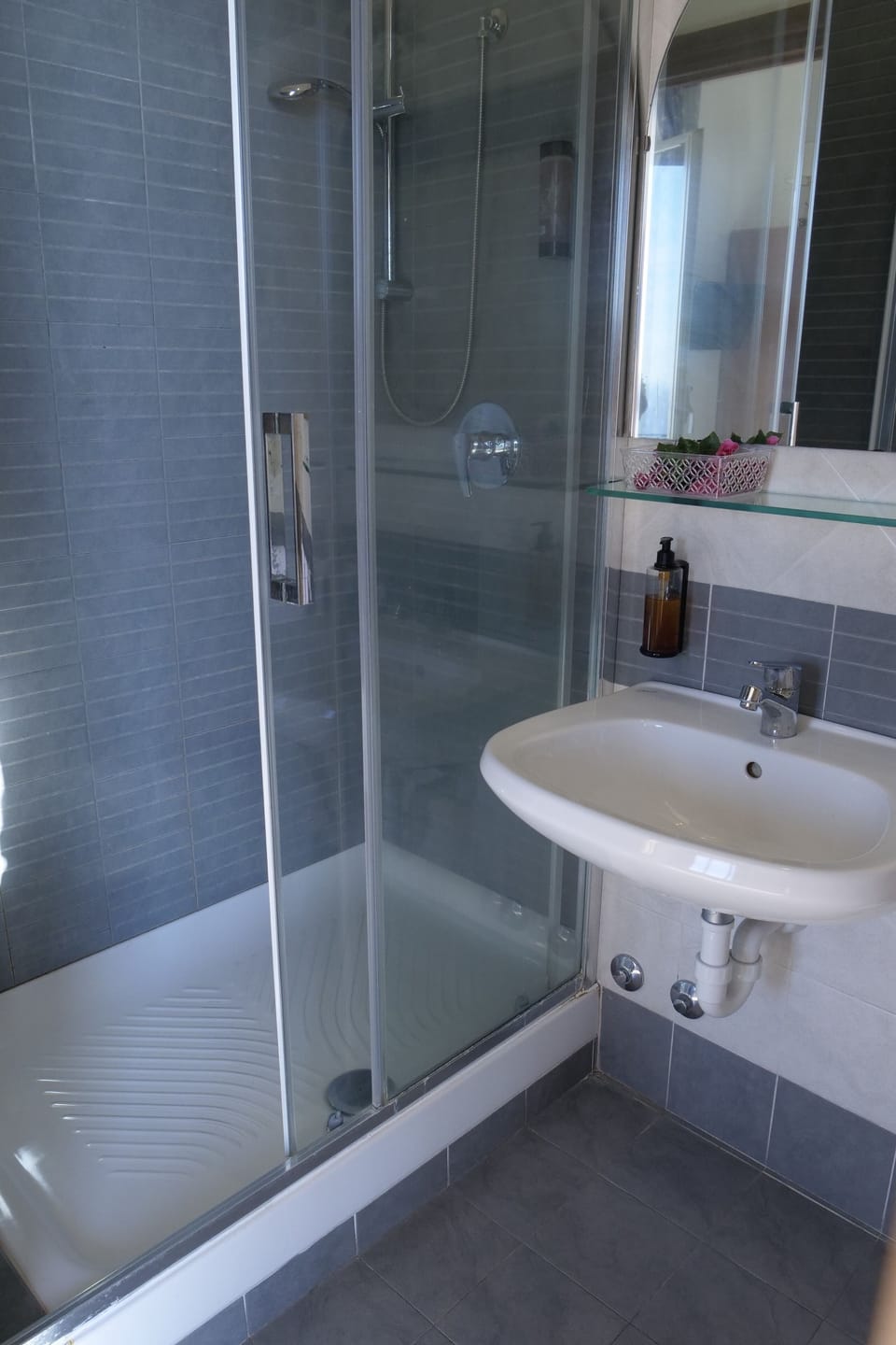 Doppia Vista Mare | Bathroom | Hair dryer, bidet, towels