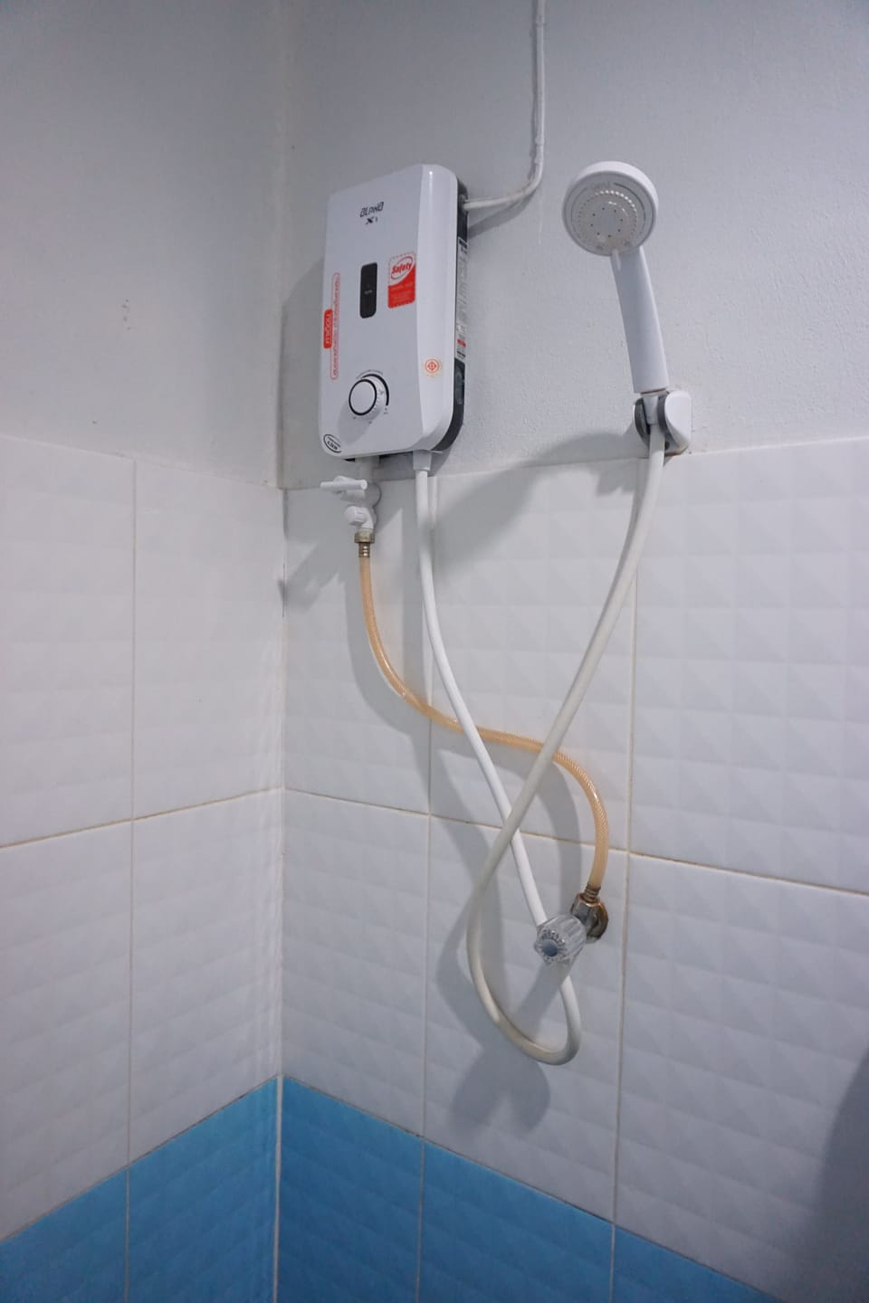 Standard Room | Bathroom shower