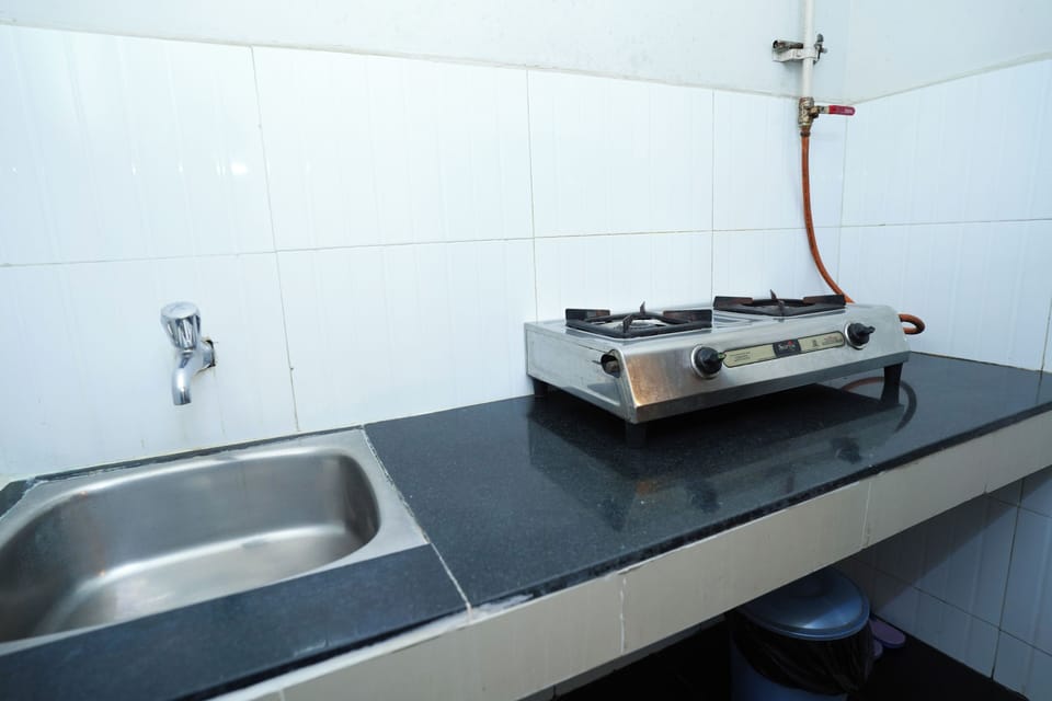 Premium Room, 1 Double Bed, Kitchen | Private kitchen | Electric kettle