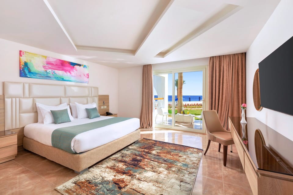 Junior Suite with Sea View | Premium bedding, minibar, in-room safe, desk