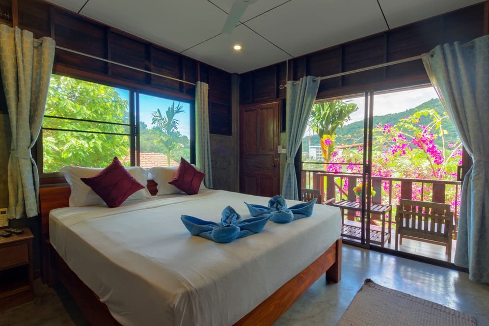 Superior Bungalow with Balcony | Minibar, in-room safe, free WiFi, bed sheets