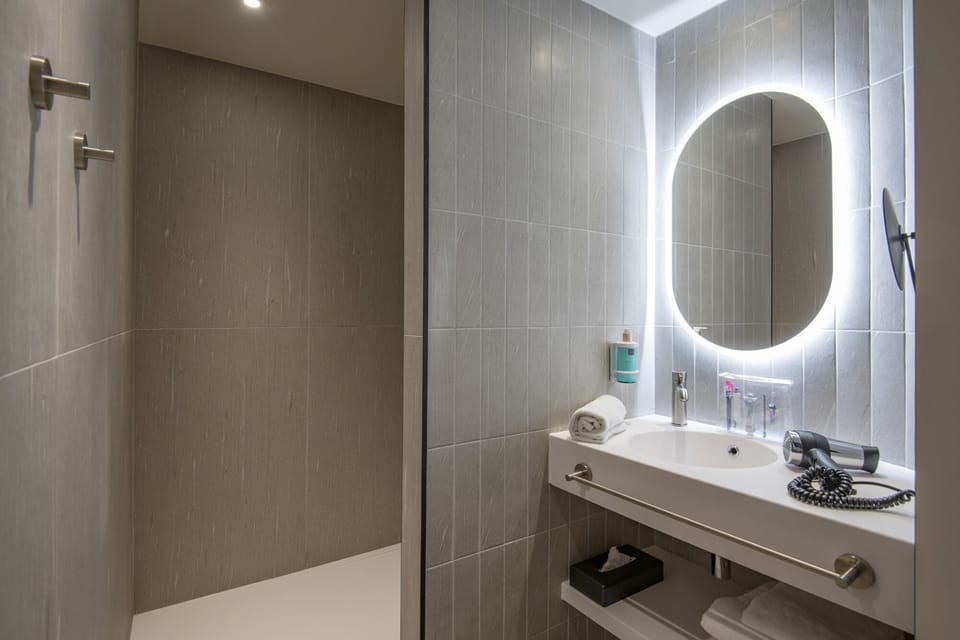 Shower, eco-friendly toiletries, hair dryer, towels