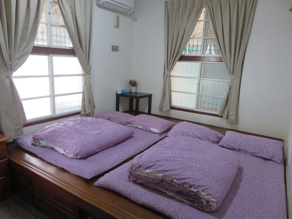 Traditional Triple Room, Shared Bathroom | Desk, laptop workspace, blackout drapes, rollaway beds