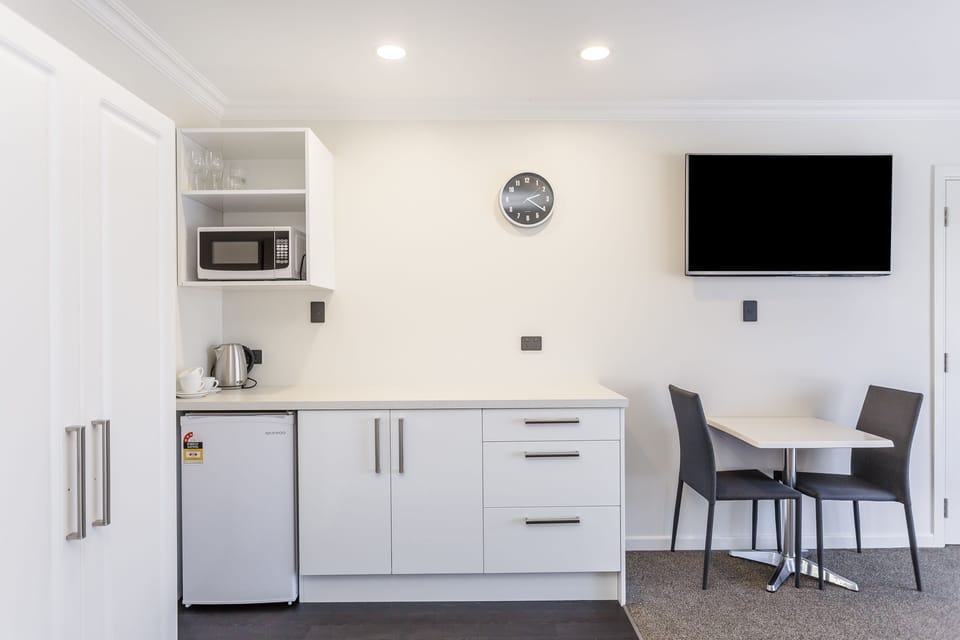 Superior Studio, 1 Bedroom (Interconnected Studio) | Private kitchenette | Coffee/tea maker, electric kettle