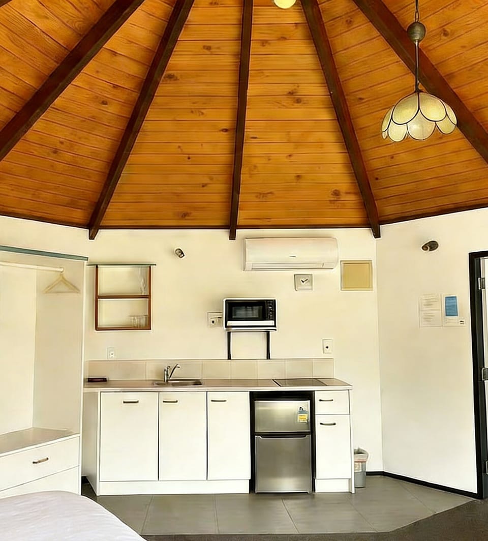 Studio with Spa Bath  | Premium bedding, pillowtop beds, free minibar, blackout drapes