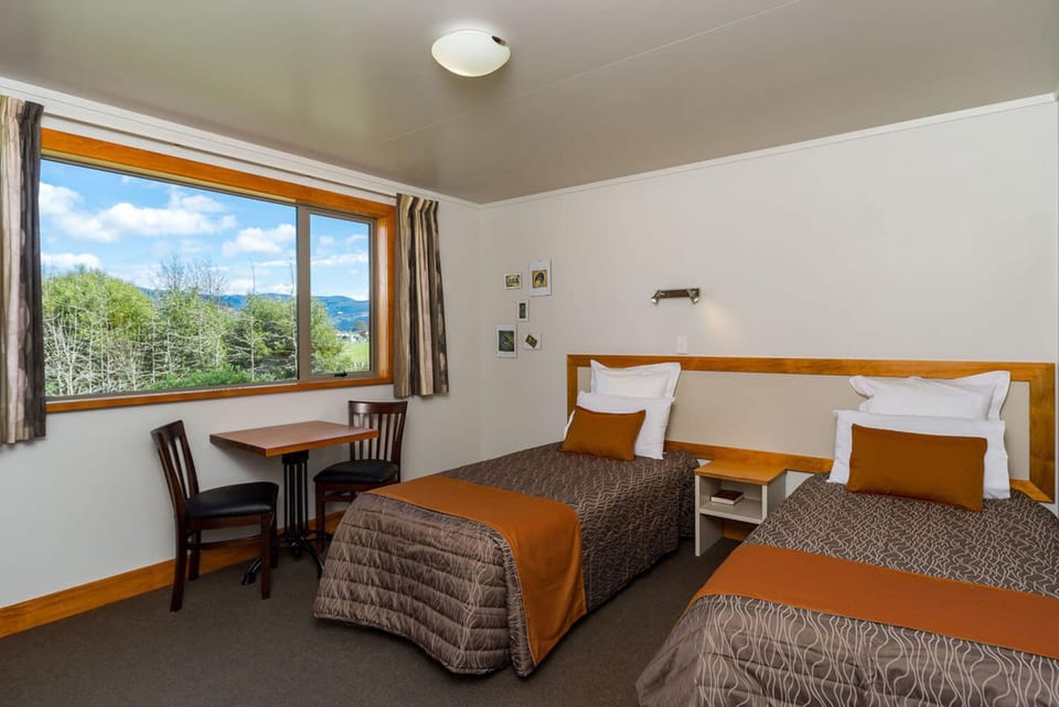 Double Room, 1 Bedroom (King/Twin Ensuite) | Premium bedding, iron/ironing board (on request), WiFi (free)