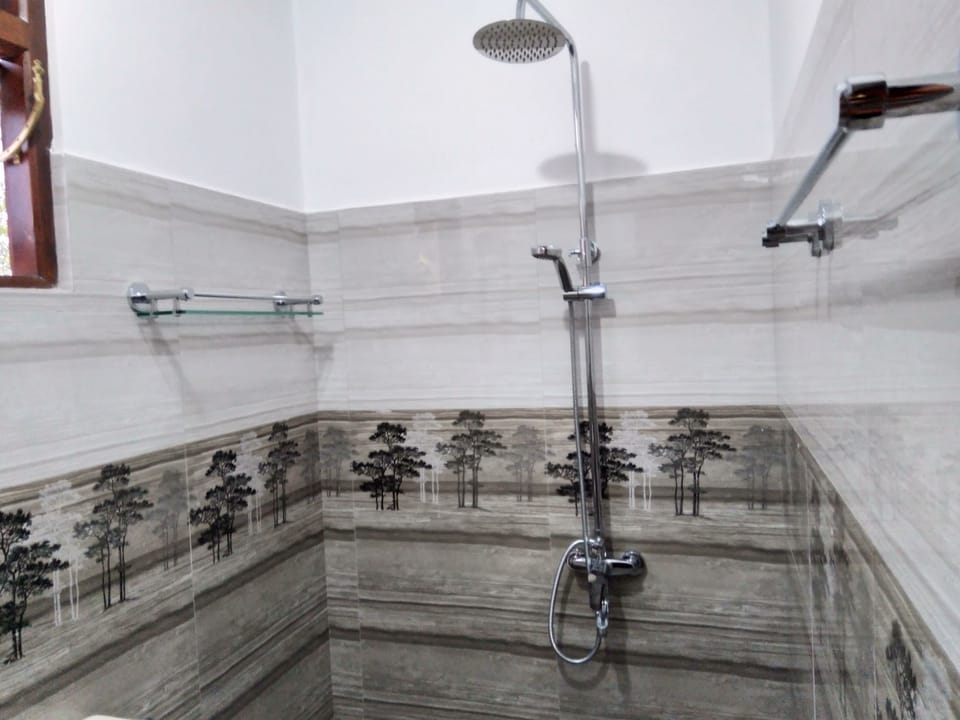 Deluxe Double Room, 1 Queen Bed, Pool Access, Pool View | Bathroom shower