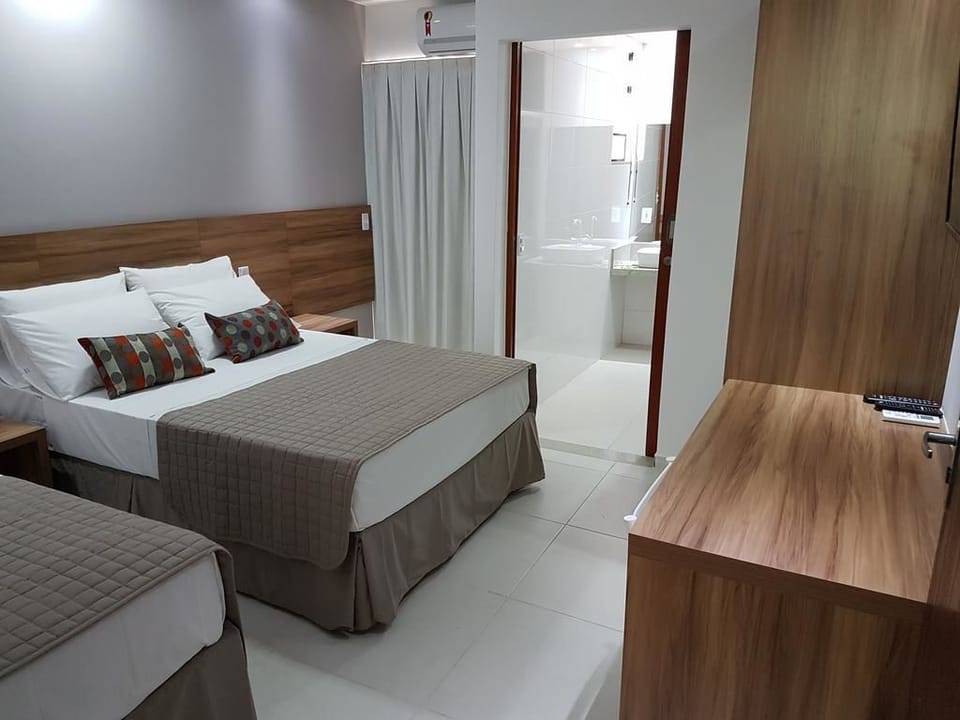 Classic Triple Room | Minibar, desk, free WiFi, bed sheets