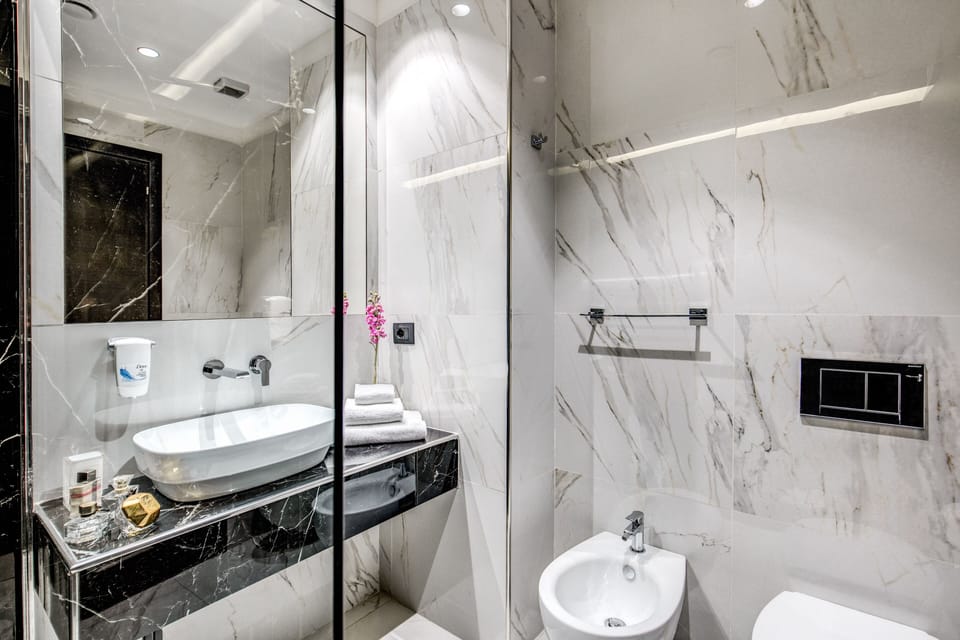 Superior Room | Bathroom | Shower, towels