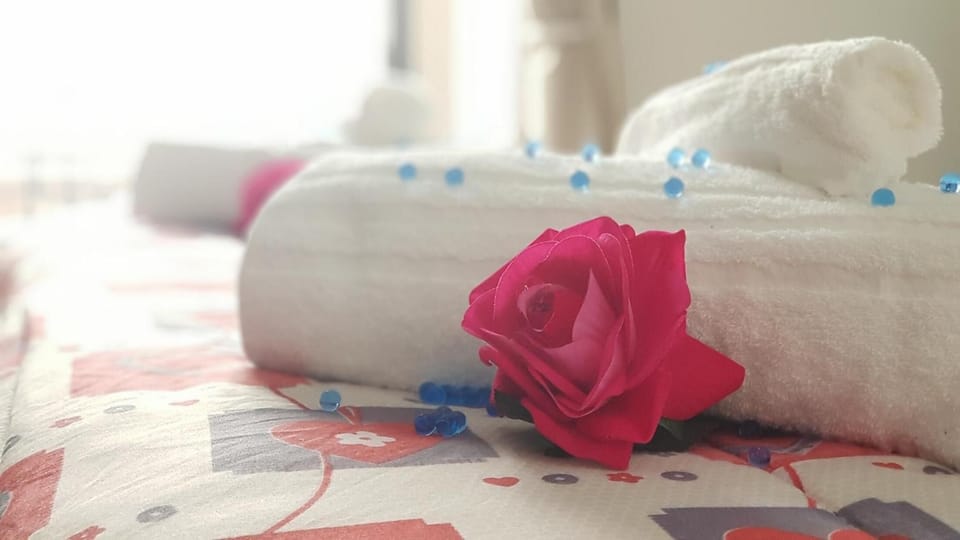 1 bedroom, hypo-allergenic bedding available, down comforters, minibar