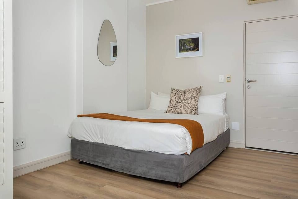 Apartment, 2 Bedrooms, Mountain View | 2 bedrooms, in-room safe, iron/ironing board, cribs/infant beds