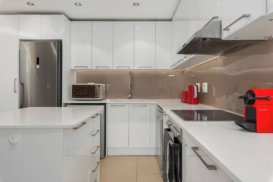 Apartment, 2 Bedrooms, Mountain View | Private kitchen | Full-size fridge, microwave, oven, stovetop