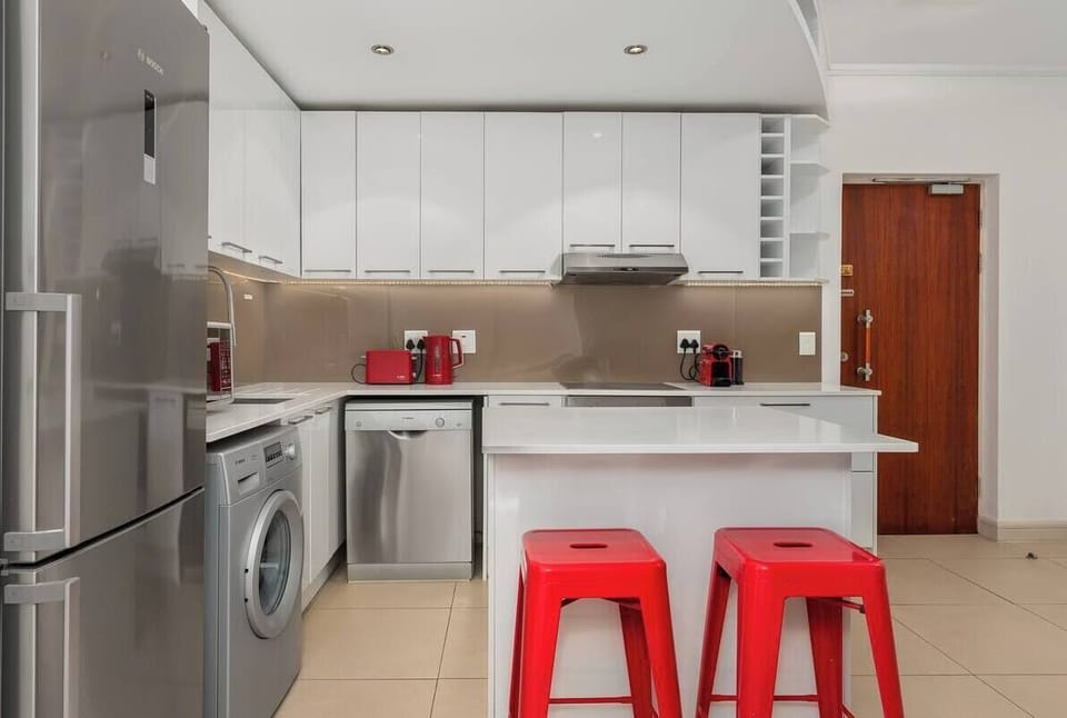 Apartment, 2 Bedrooms, Mountain View | Private kitchen | Full-size fridge, microwave, oven, stovetop