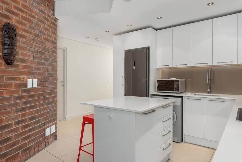 Apartment, 2 Bedrooms, Mountain View | Private kitchen | Full-size fridge, microwave, oven, stovetop
