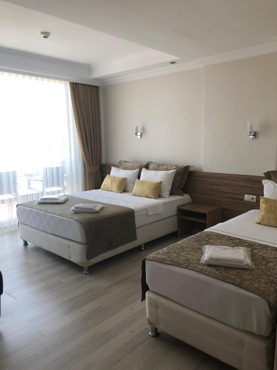 Family Suite | Minibar, desk, soundproofing, free WiFi