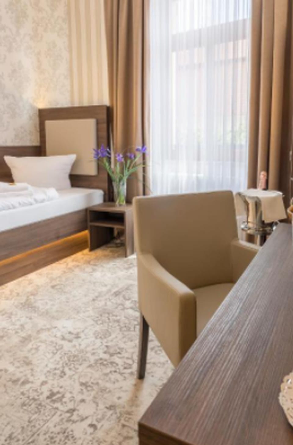 Single Room | Minibar, in-room safe, desk, soundproofing