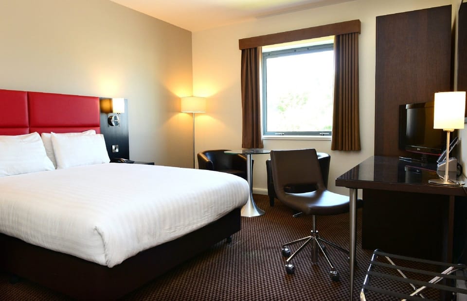 Standard Double Room | Desk, iron/ironing board, free cribs/infant beds, bed sheets