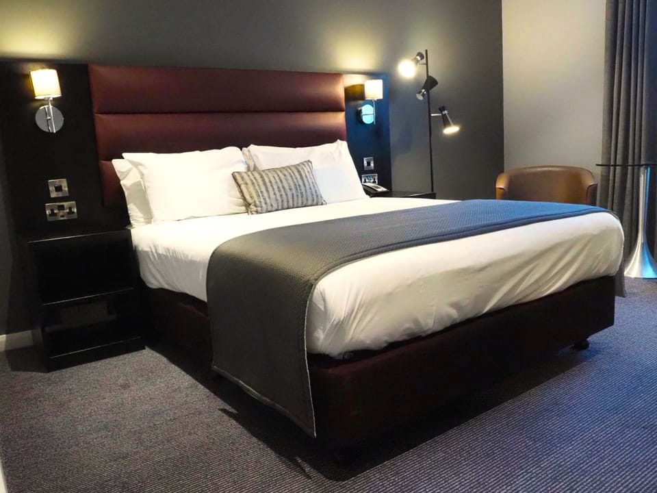 Standard Double Room | Desk, iron/ironing board, free cribs/infant beds, bed sheets