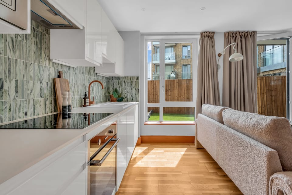 Classic Apartment, 2 Bedrooms, City View | Private kitchen | Fridge, microwave, oven, stovetop