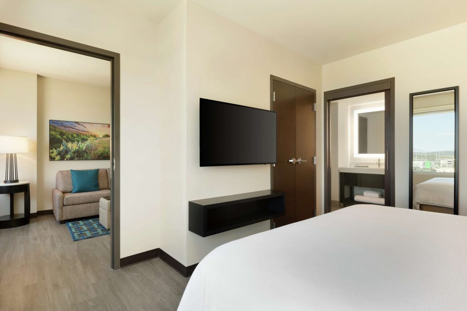 1 bedroom, in-room safe, desk, laptop workspace