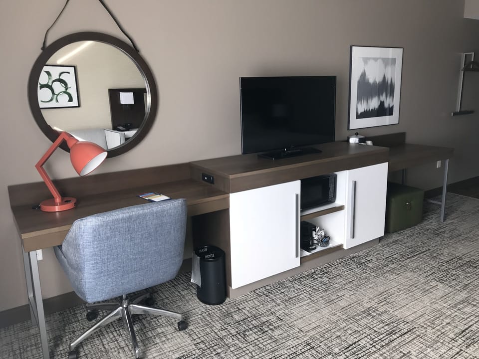 Premium bedding, in-room safe, desk, blackout drapes