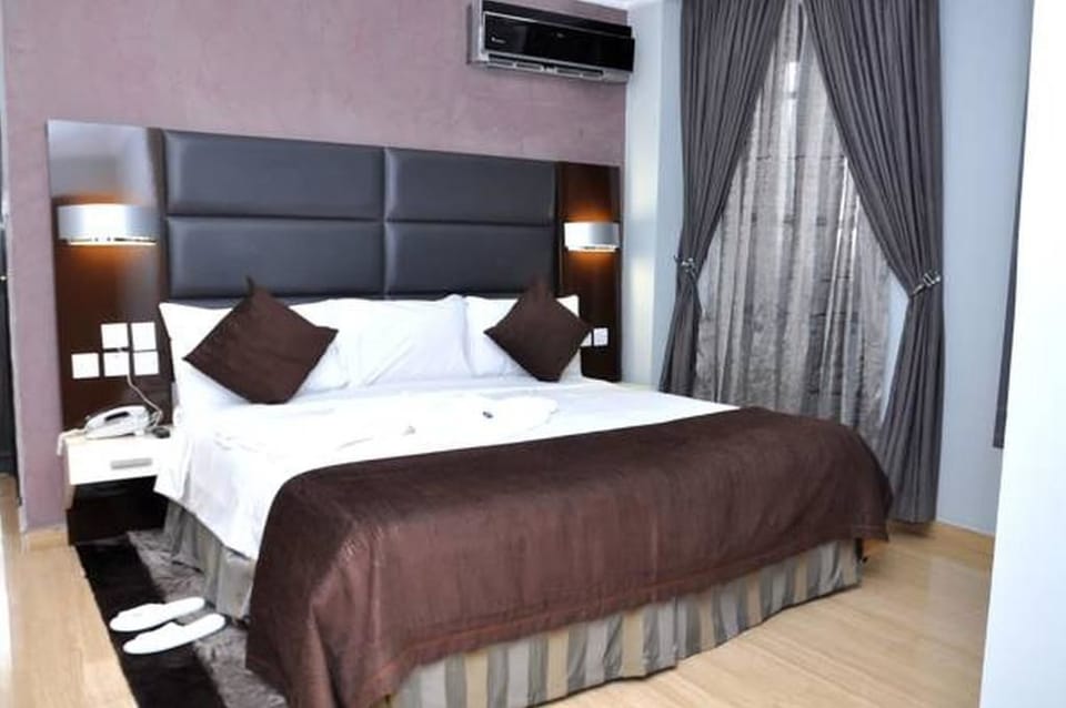 In-room safe, desk, laptop workspace, iron/ironing board
