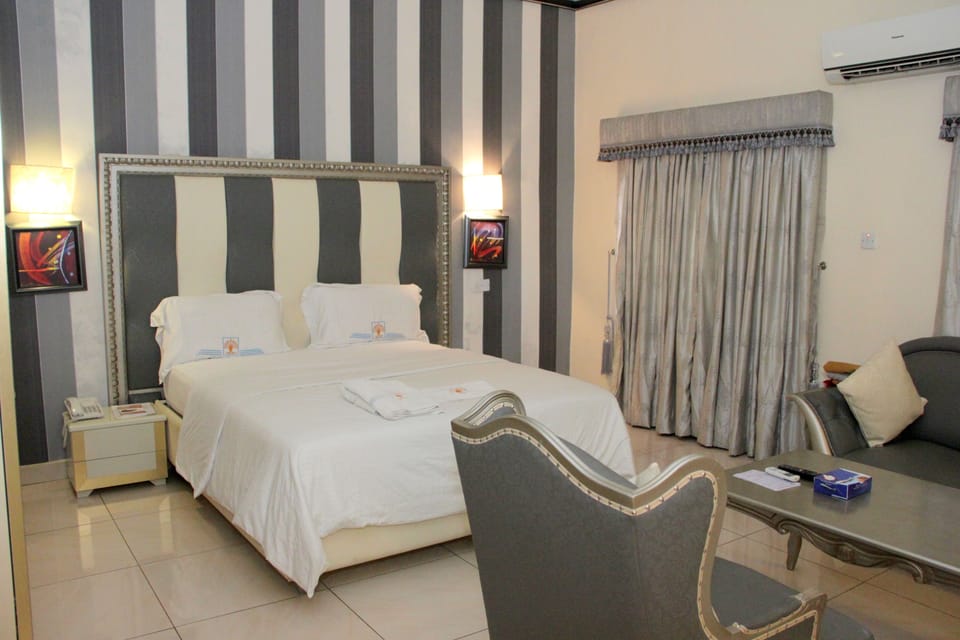 Basic Room, 1 Double Bed, Non Smoking | 1 bedroom, premium bedding, in-room safe, desk