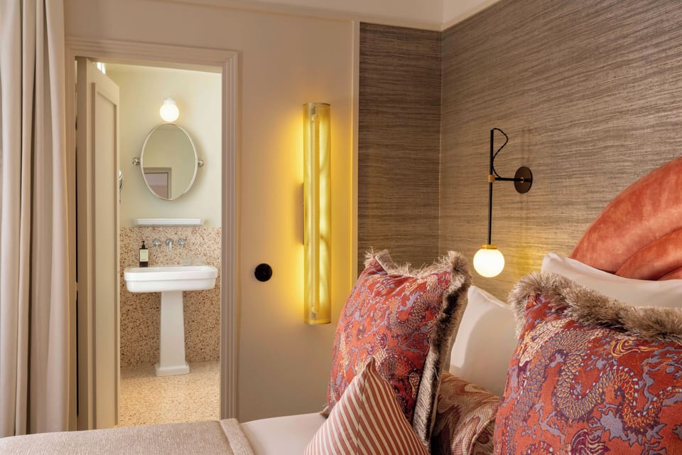 Classic Room | In-room safe, desk, soundproofing, free WiFi
