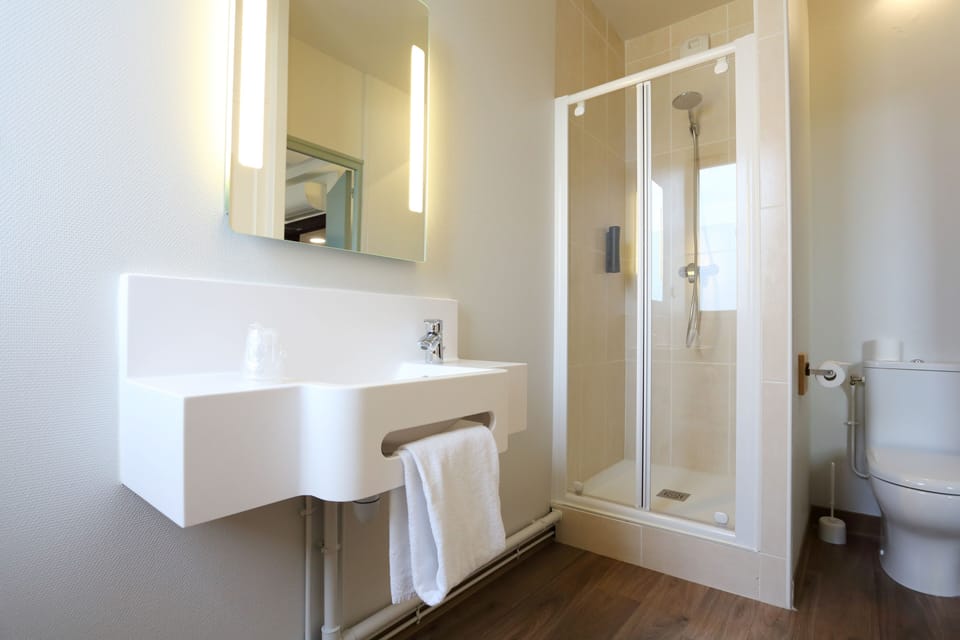 Shower, free toiletries, hair dryer, towels