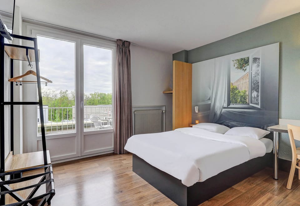 Double Room, Accessible, Non Smoking | Desk, soundproofing, iron/ironing board, free cribs/infant beds