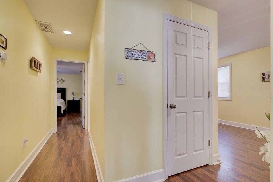 hallway to master