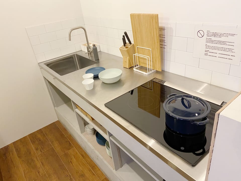 Deluxe Studio, 4 Bedrooms, Non Smoking, Kitchen | Private kitchen | Electric kettle