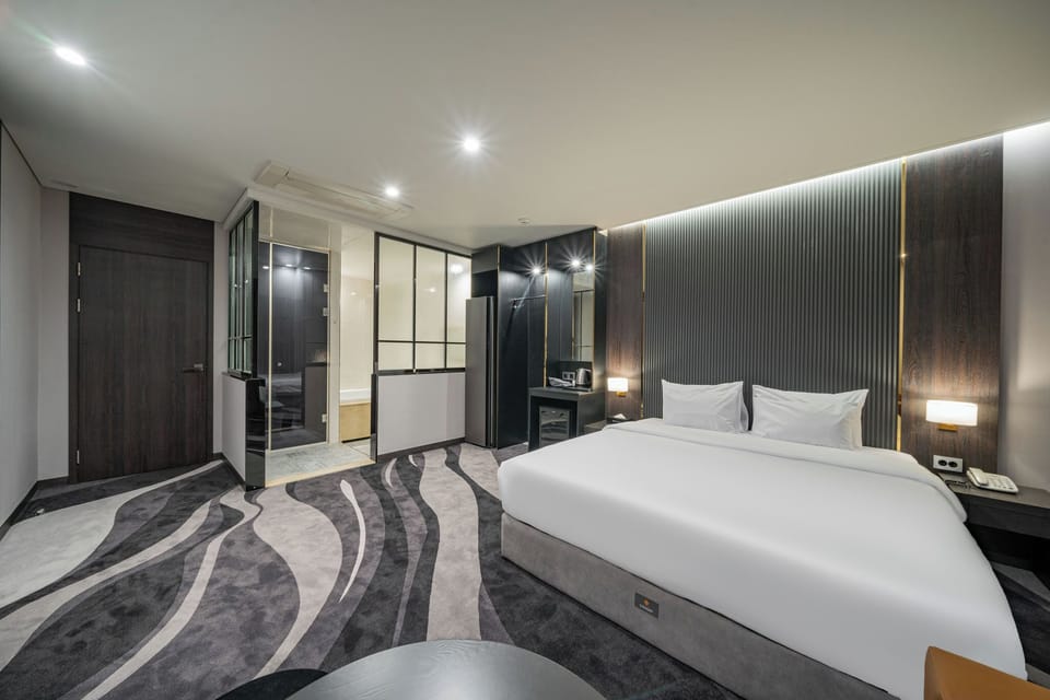 Executive Double Room | Frette Italian sheets, premium bedding, desk, laptop workspace