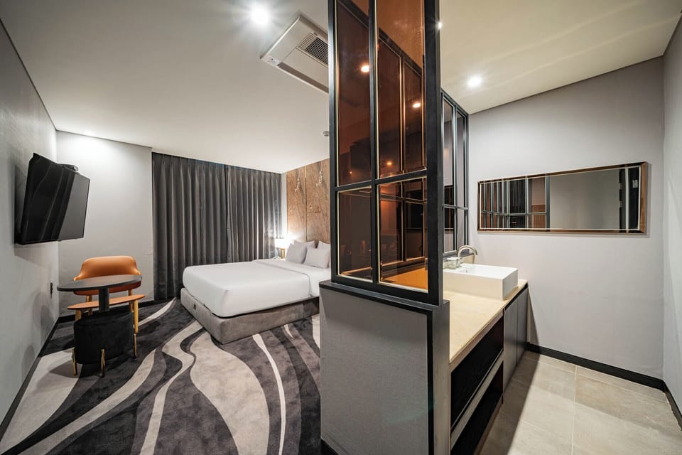 Premium Double Room | Frette Italian sheets, premium bedding, desk, laptop workspace