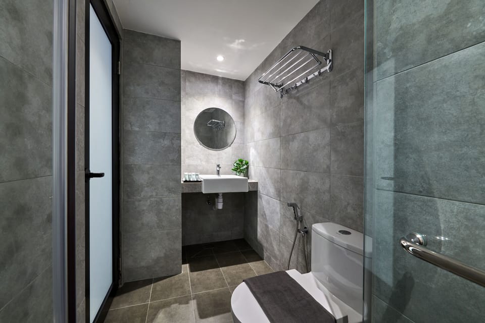 Shower, free toiletries, hair dryer, towels