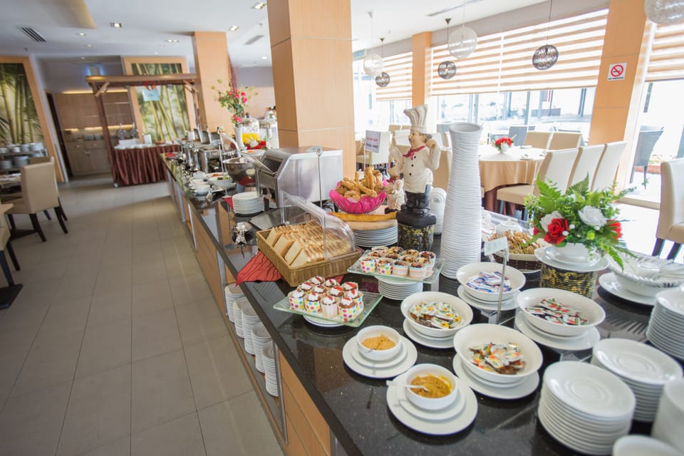 Daily buffet breakfast for a fee