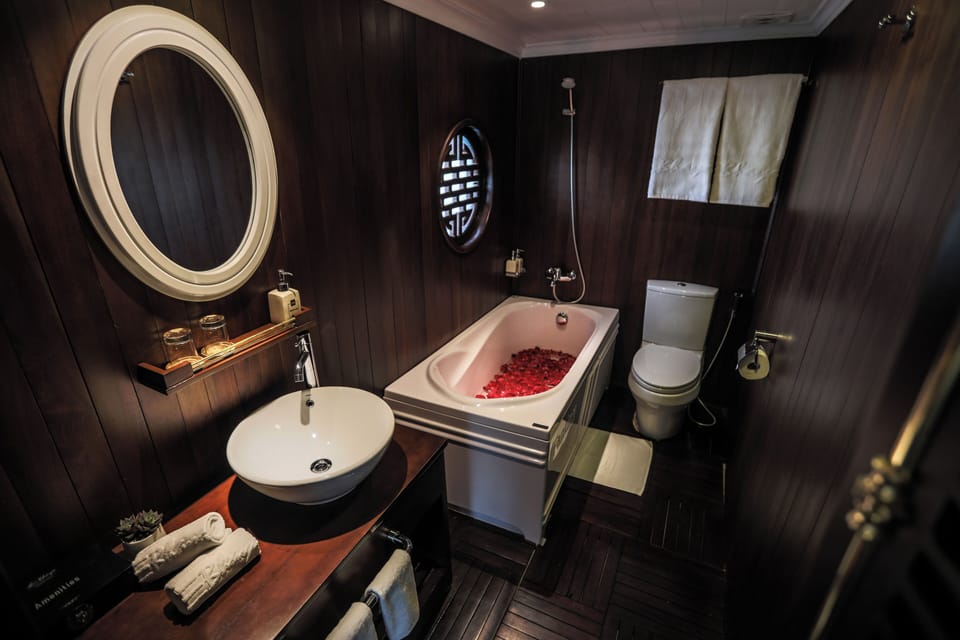 Terrace Suite | Bathroom | Shower, rainfall showerhead, free toiletries, hair dryer