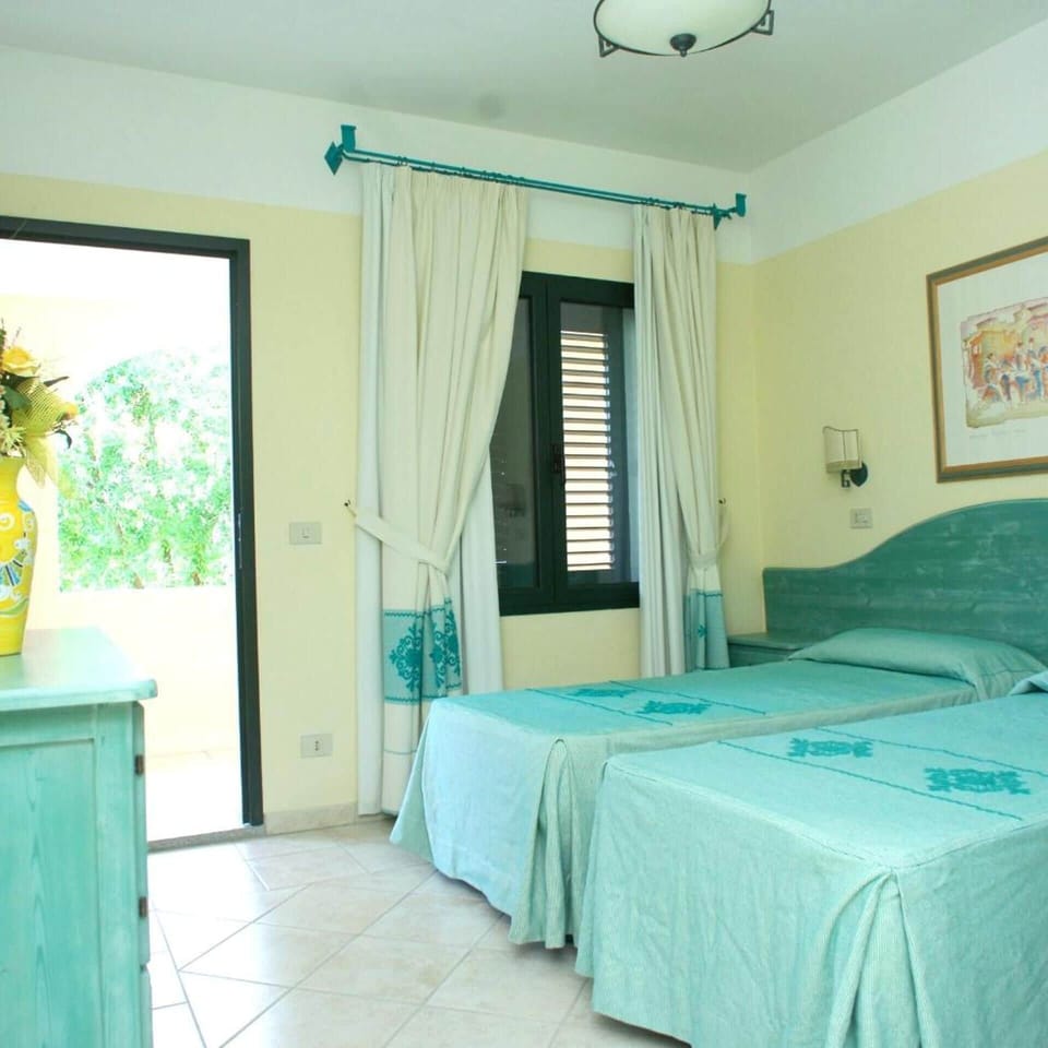 Minibar, in-room safe, desk, cribs (surcharge)