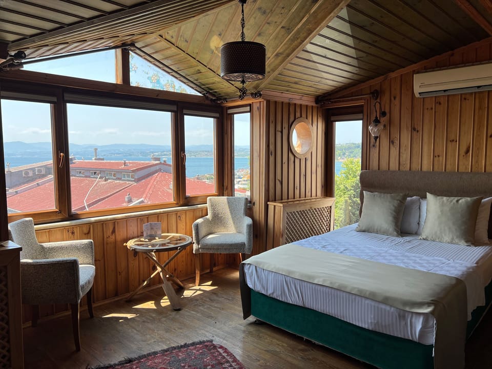 Elite Double Room, Sea View | Desk, iron/ironing board, free WiFi, bed sheets